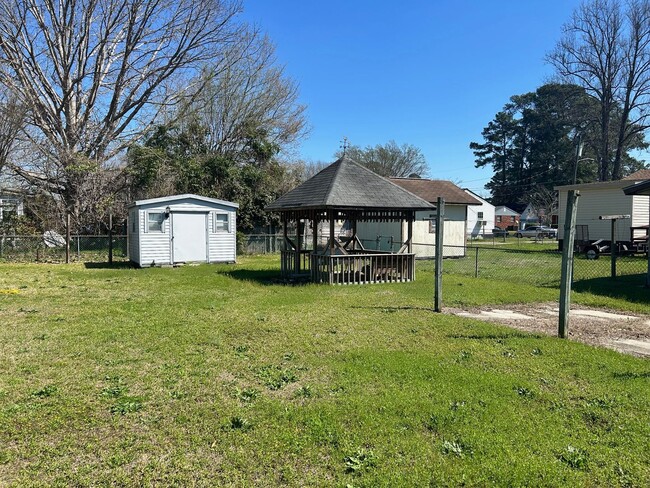 Building Photo - 511 Grey St