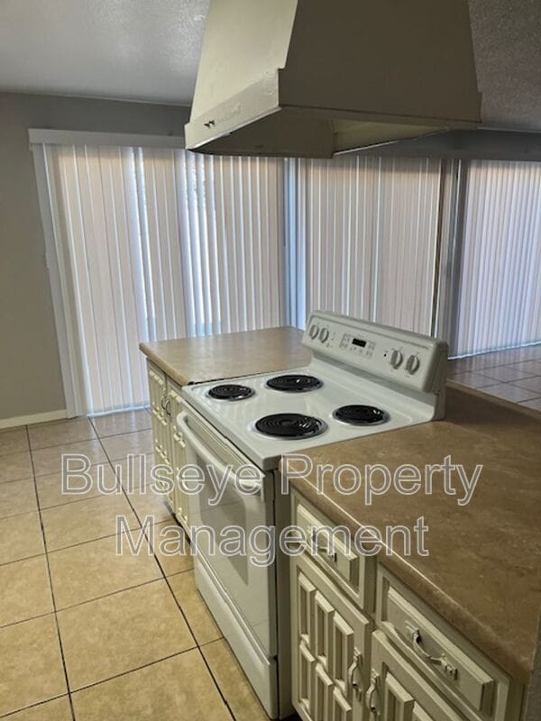 Building Photo - 7956 W Mariposa Dr