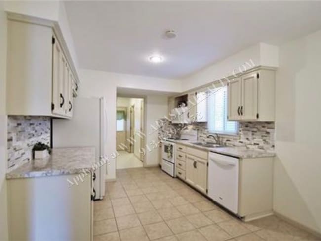Foto del edificio - Adorable 3 Bed 2.5 Bath Duplex in Olathe-Available in JULY!!
