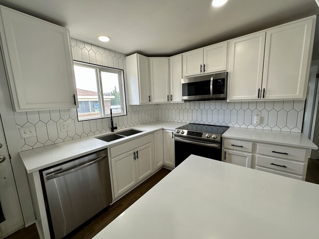 Foto del edificio - 533 Stewart St