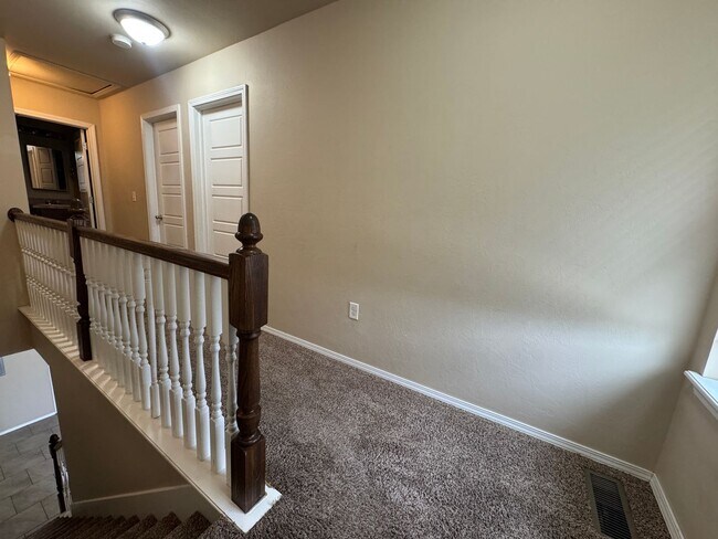Building Photo - 1301 SW Washington apt 3- AVAILABLE NOW!