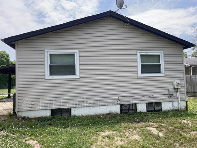 Building Photo - 3015 Matlock Dr