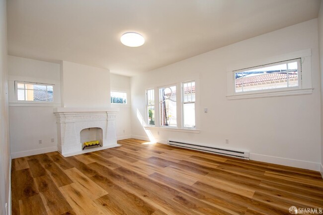 Building Photo - 1310 18th Ave