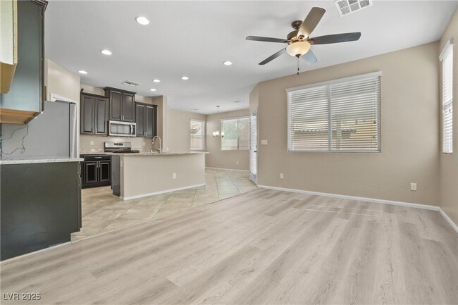 Foto del edificio - 9304 Golden Lad Ave