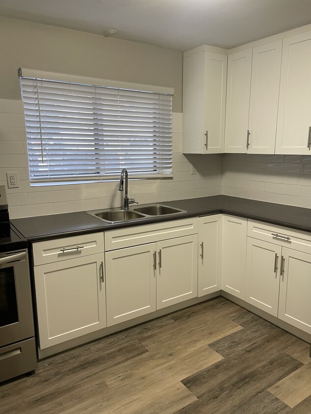 Primary Photo - Renovated 2 Bedroom suite Burlington