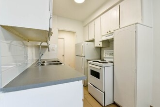 Building Photo - 809 Av. Bloomfield