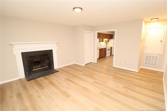 Foto del edificio - 3901 Lexington Dr
