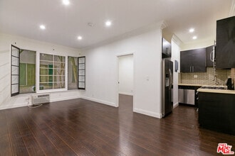 Building Photo - 7223 Willoughby Ave
