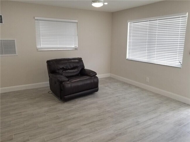 Foto del edificio - 4555 NW 16th Ter