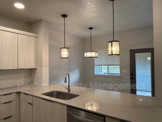 Building Photo - 3711 S Council Spring Rd