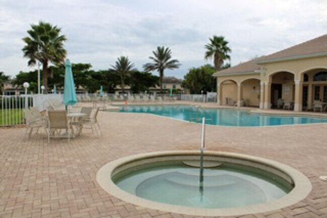 Foto del edificio - Spacious 4-Bedroom Home in Lehigh Acres' S...