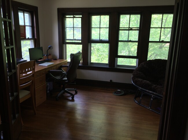 Foto del edificio - 3127 Meadowbrook Blvd