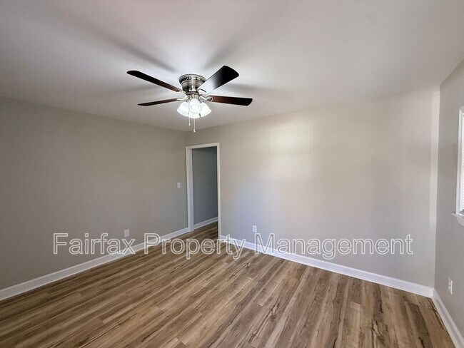 Foto del edificio - 2416 Owen St