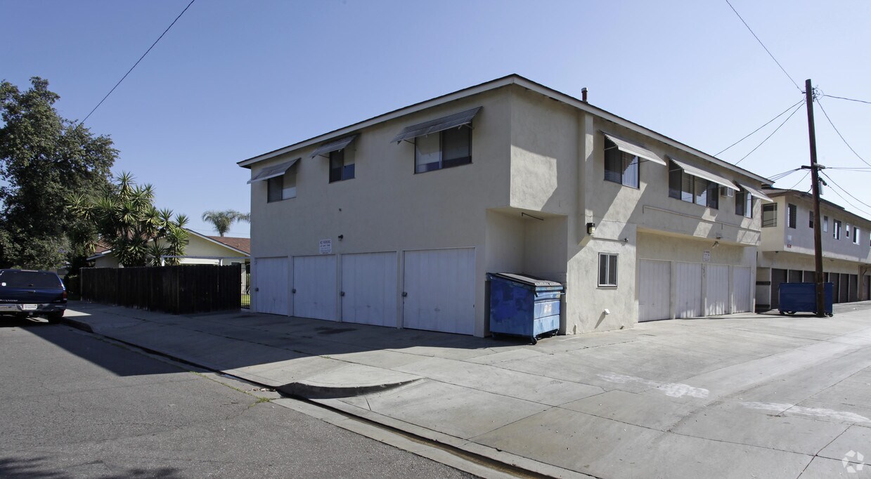 Building Photo - 1126 W Fay Ln