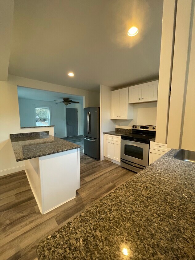 24 Cromwell St Kittery, ME 03904 Alquileres en Kittery, ME