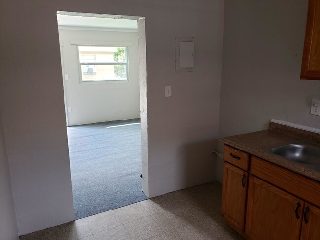 Building Photo - 1032 Ola Dr