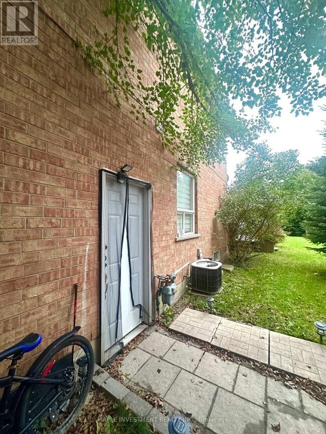 Photo du bâtiment - 97 Long Point Dr