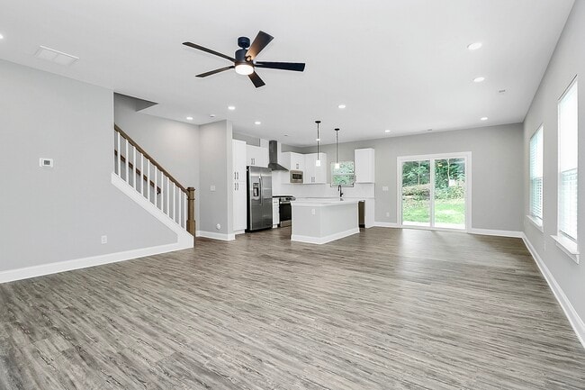 Building Photo - 915 Yellowstone Dr