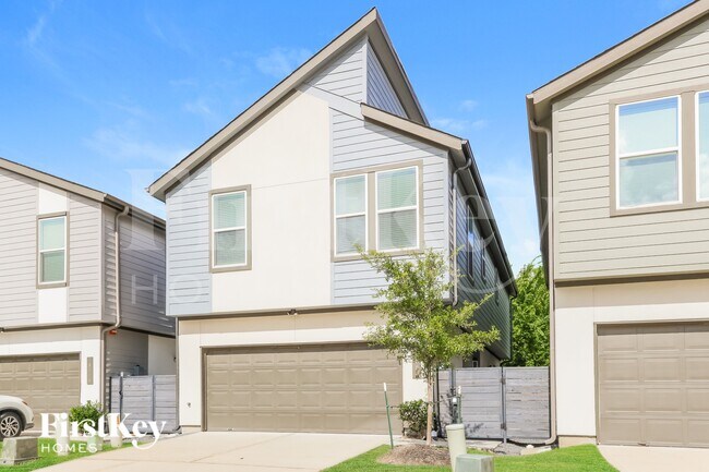 Building Photo - 18306 W Centro Cir
