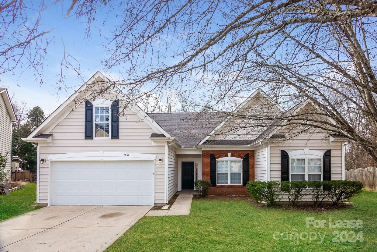 4501 Keeneland Ln, Charlotte, NC 28216 House Rental in Charlotte, NC