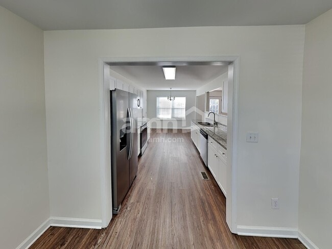 Building Photo - 204 Bates Ct