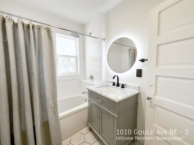 Foto del edificio - 1010 Gould Ave NE