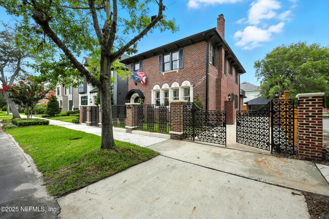 Building Photo - 2131 St Johns Ave