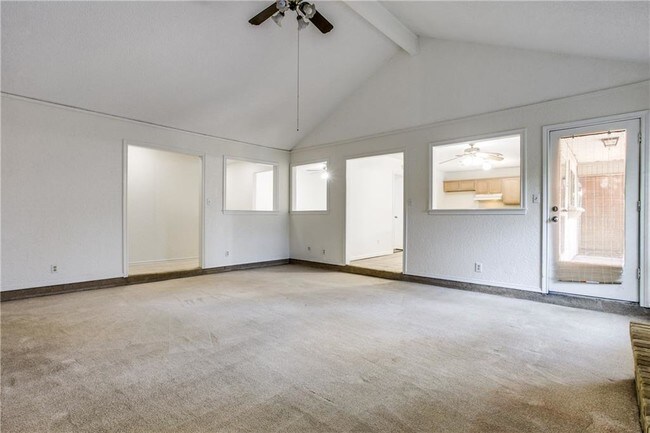 Building Photo - 4805 Bonneville Dr