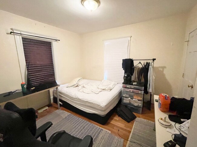 Building Photo - 24 Stockwell St