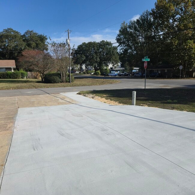 Building Photo - 75 7th St