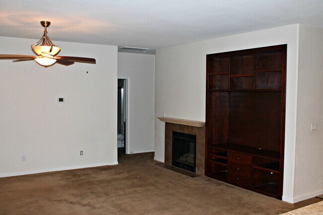 Building Photo - 5 bedrooms, 3 bathrooms & a 3 car garage