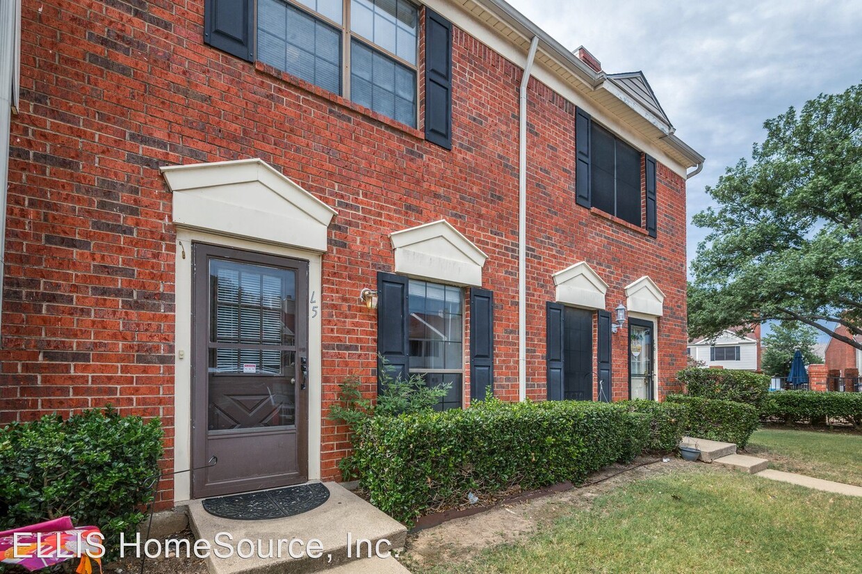 Primary Photo - 2 br, 1.5 bath House - 222 Samuel Blvd 5L