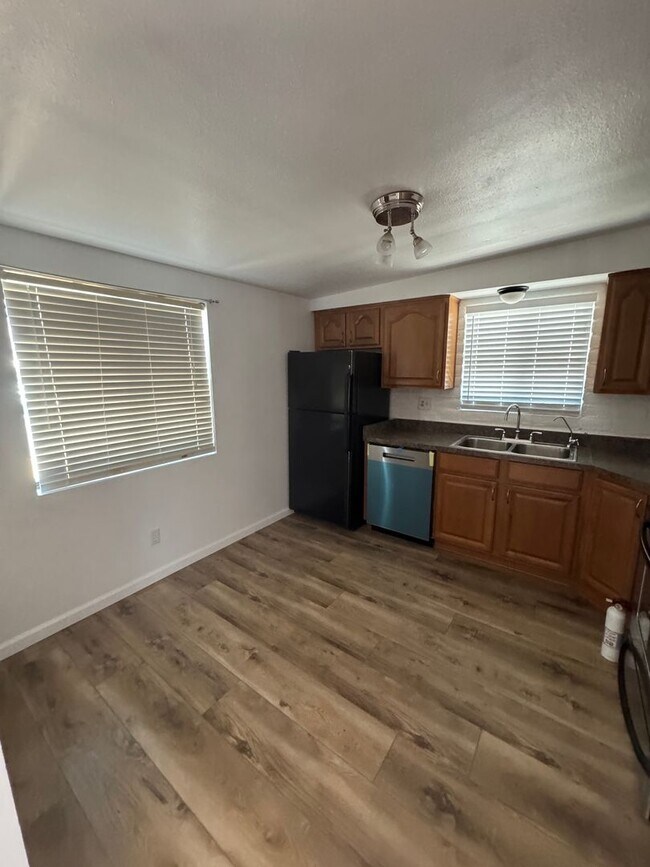Foto del edificio - Charming 3 bedroom 2.bath with yard