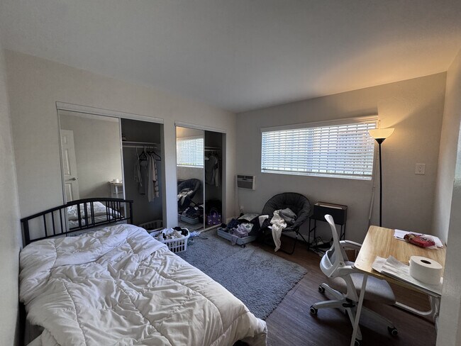 Foto del edificio - 703 W 30th St