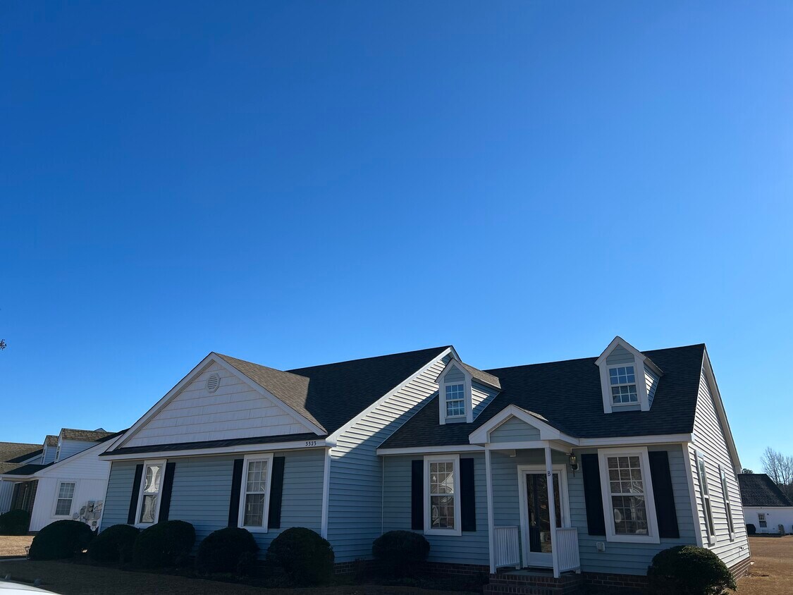 Primary Photo - 3323 Whitlock Dr N