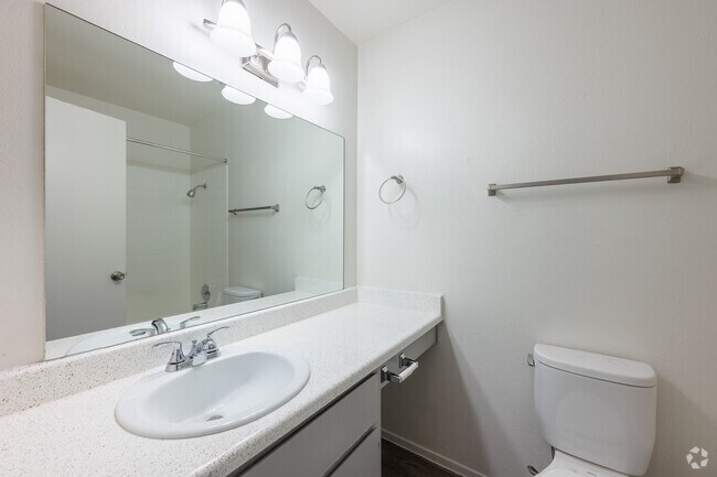 2 habitaciones, 1 baño - 750 pies cuadrados - Baño - Casa De Alicia