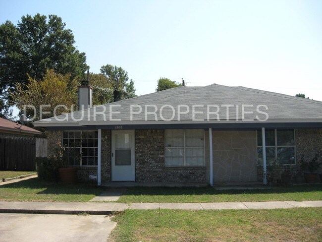 Building Photo - 1808 McQueary St