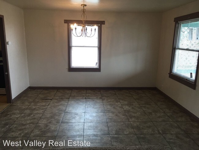 Building Photo - 2 br, 1 bath House - 717 B Street