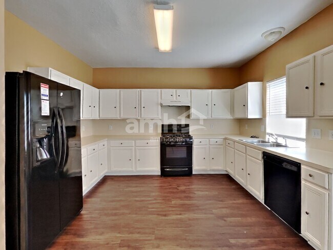 Foto del edificio - 4942 Pinder Ln