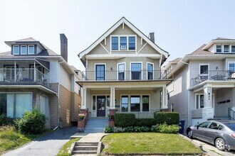 Building Photo - 825 Forest Ave