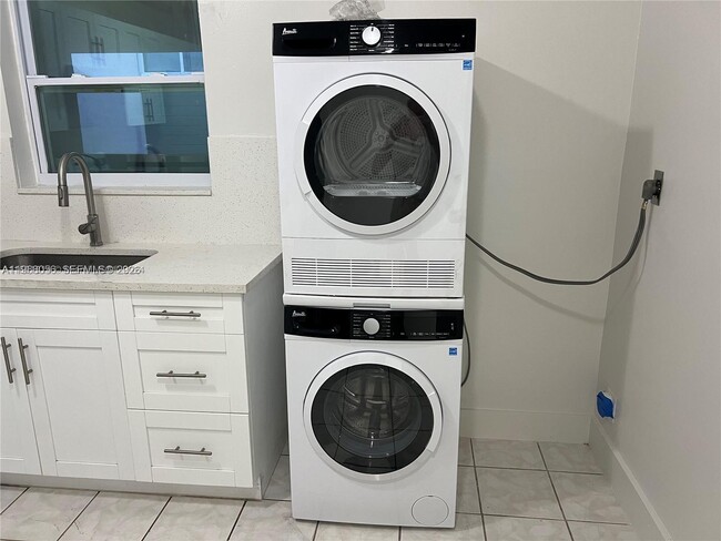 Foto del edificio - 951 SW 7th St