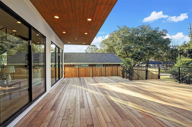 Building Photo - 3021 Maroneal St