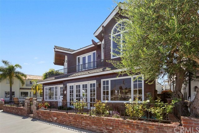 Primary Photo - 301 E Bay Front