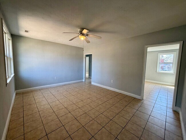 Foto del edificio - 634 Miller Rd