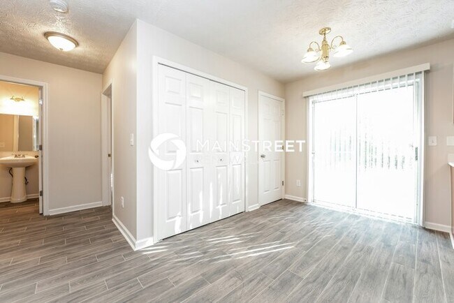 Building Photo - 4 Bedroom Pet-Friendly Home in Lithonia, G...