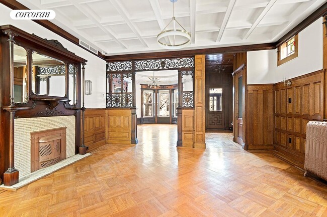 Building Photo - 896 Park Pl