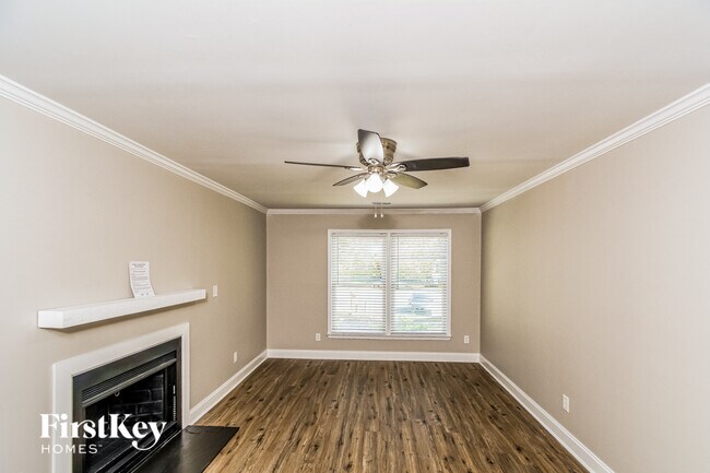 Foto del edificio - 701 Whitby Ct