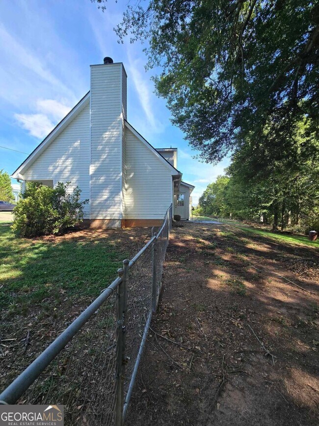Building Photo - 932 Clayton St