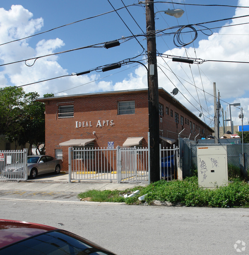 Building Photo - 7824 NW 5th Ct