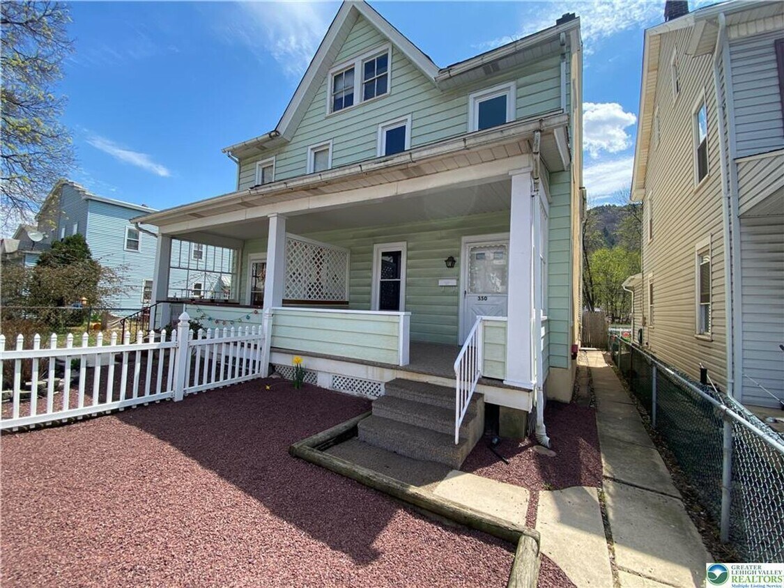 Foto principal - 3 bedroom beauty in Palmerton for rent
